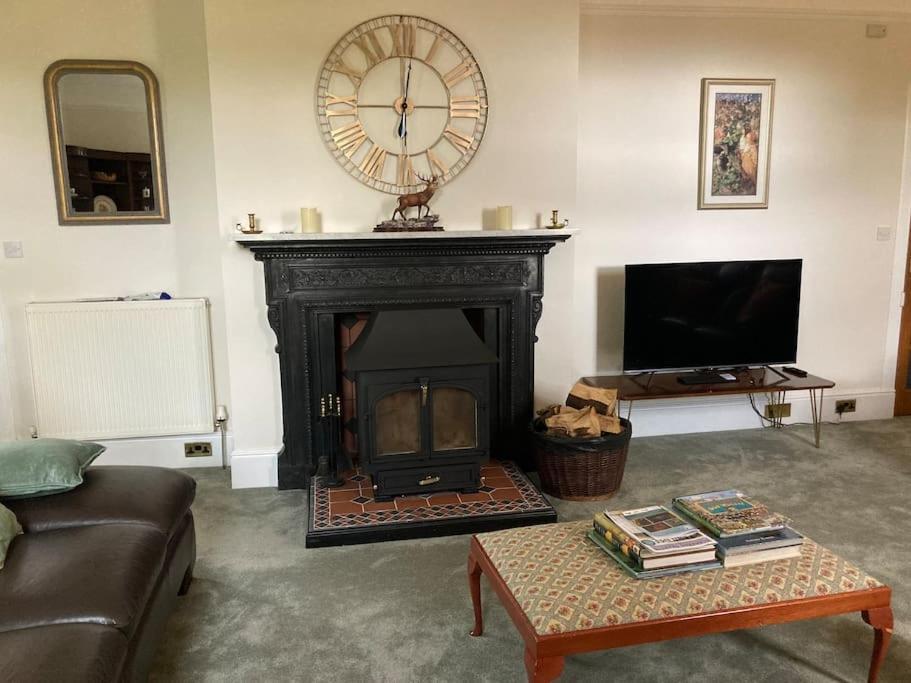 Polharrow Villa Dalry  ภายนอก รูปภาพ